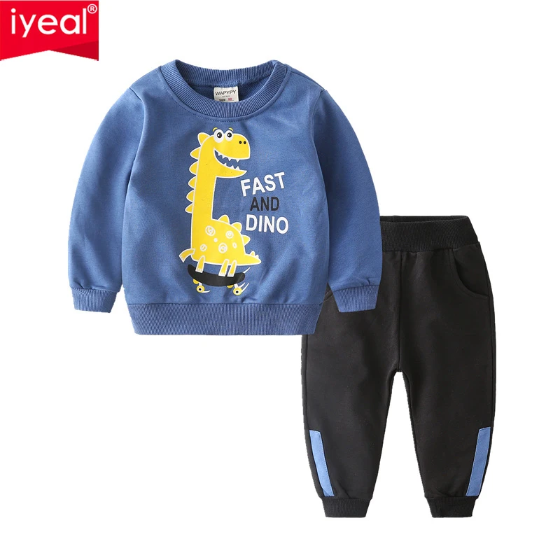 

Осень 2023, Детский костюм IYEAL для мальчиков, свитер с мультипликационным динозавром для мальчиков + штаны, комплект из двух предметов, детская повседневная одежда с мультипликационным рисунком