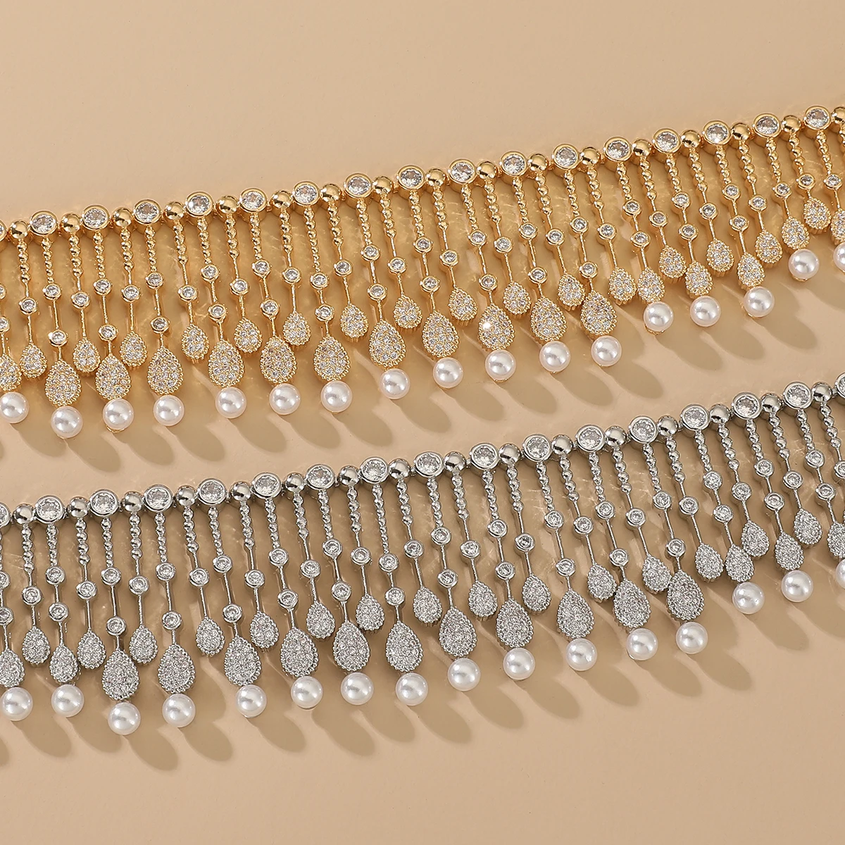 Комплект из колье браслета кольца и сережек