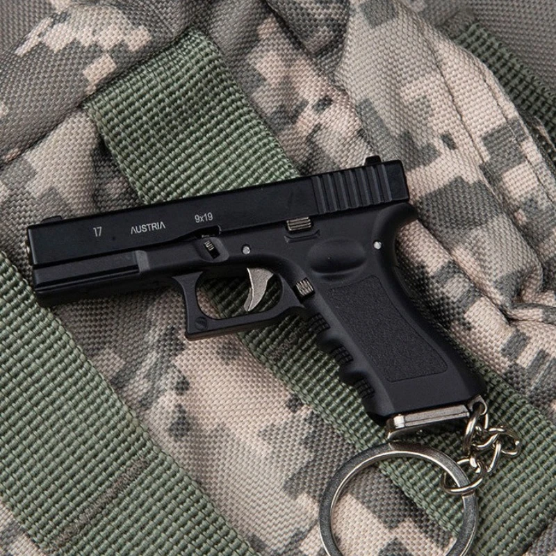 Фото Новая мини-пистолет G17 в штучной упаковке 1:3, модель полусплавного брелка, съемная декомпрессионная игрушка, 5 пулей, всплывающий мужской подарок №5