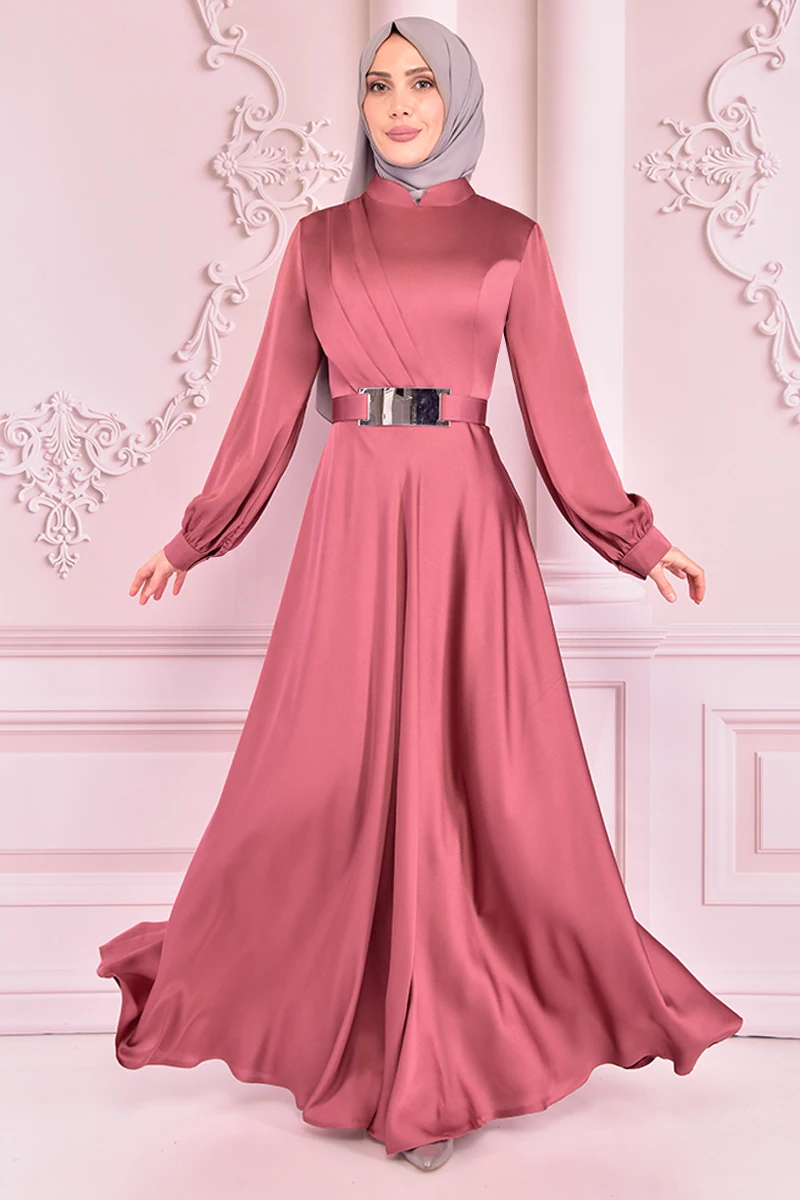 Атласное платье с поясом розового цвета Kurusu ev14861