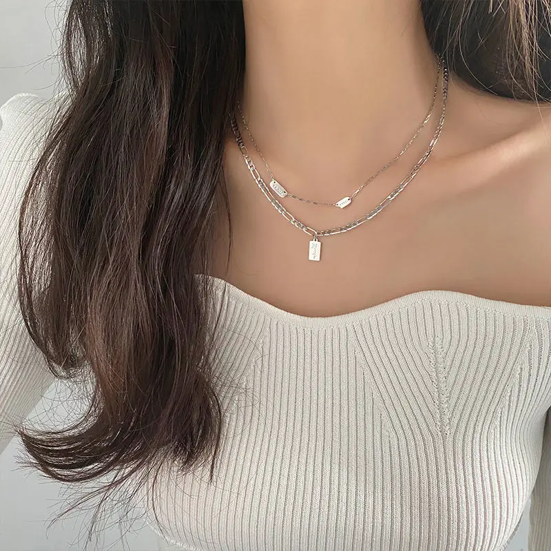 

Новинка, квадратное ожерелье с буквенным принтом, Женский светильник, роскошная металлическая Серебряная цепочка, ожерелье для женщин, для ...