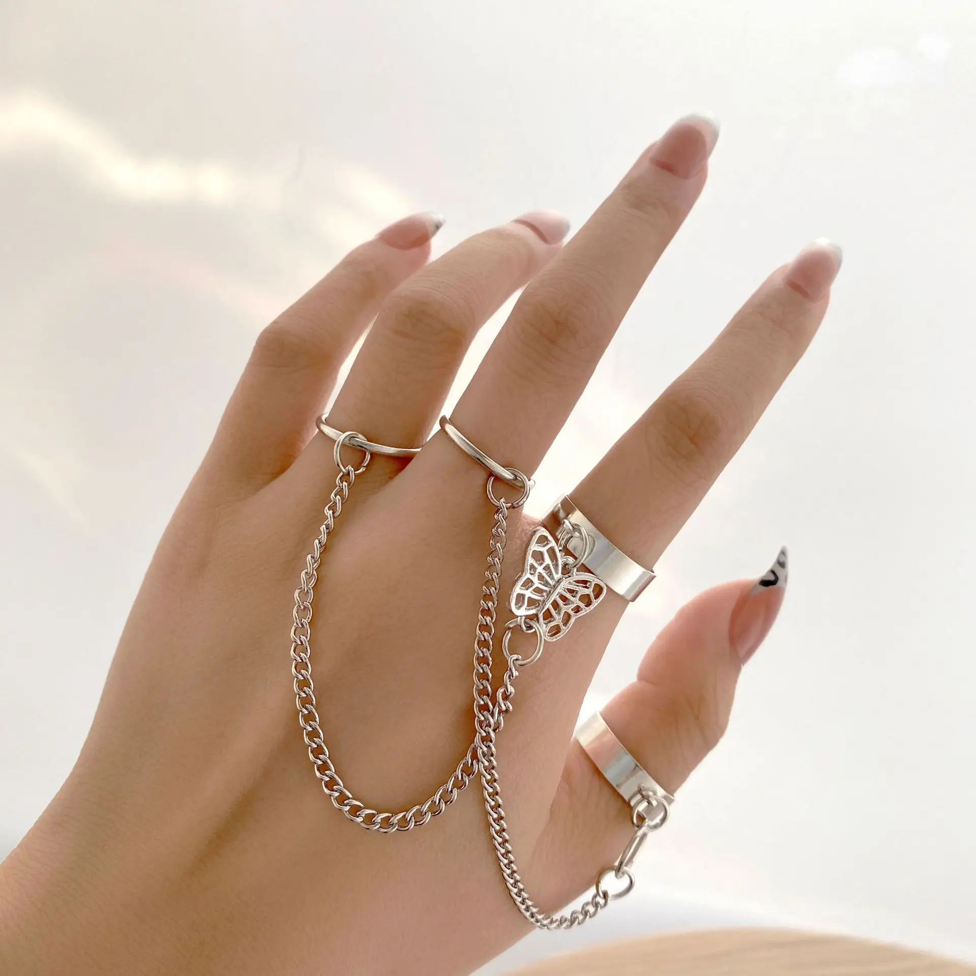 

Fashion New Bungee Chain Combination Joint Ring Punk Fan Opening Adjustable Siamese Butterfly Ring Wholesale Ladies Gifts