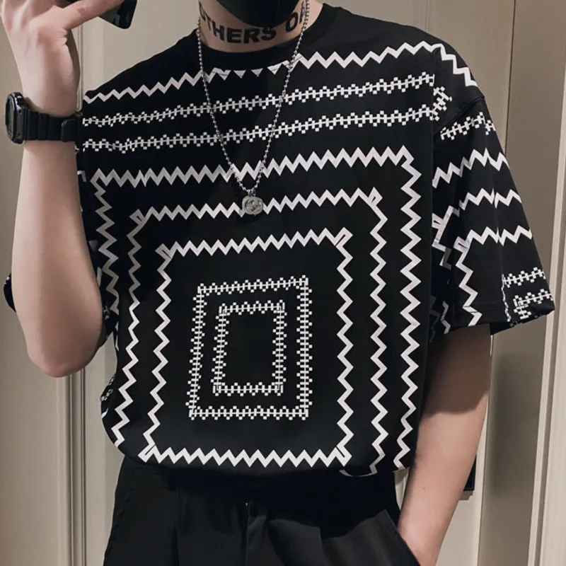 

Summer Geometric Print T Shirt Men Short Sleeve Loose Casual T-Shirt Streetwear Tops Tees Contrasting Colors O-Neck Men Clothing