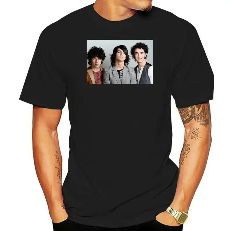 

Justin Bieber Wears A Jonas Brothers Shirt To The Spa With Hailey Confortable Tee Shirt