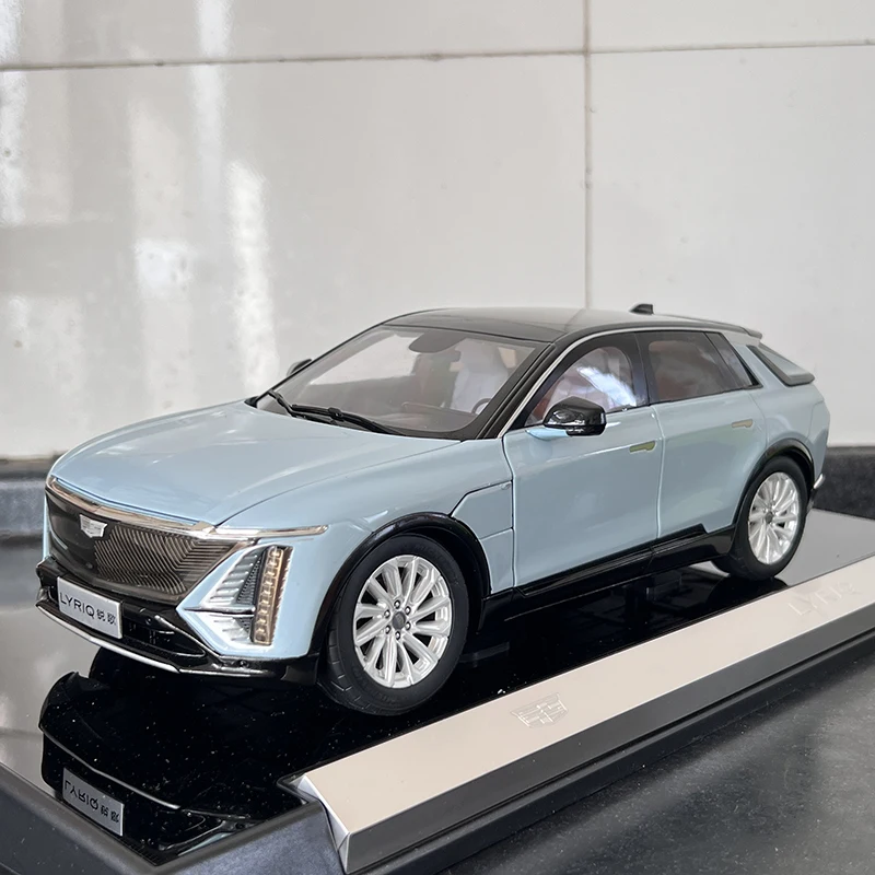 

Оригинальная модель автомобиля лирика Регал SUV 1/18 из сплава в подарок + небольшой подарок