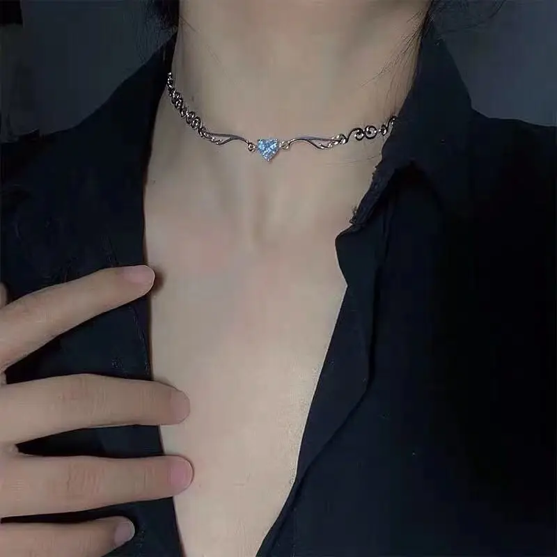 Женское колье-чокер goth egirl ожерелье с подвеской в виде сердца кристаллами и