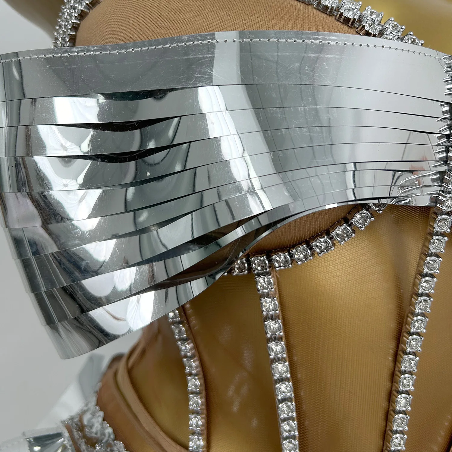 Мини-юбка с плотным корсетом комплект из 2 предметов серебряная глянцевая