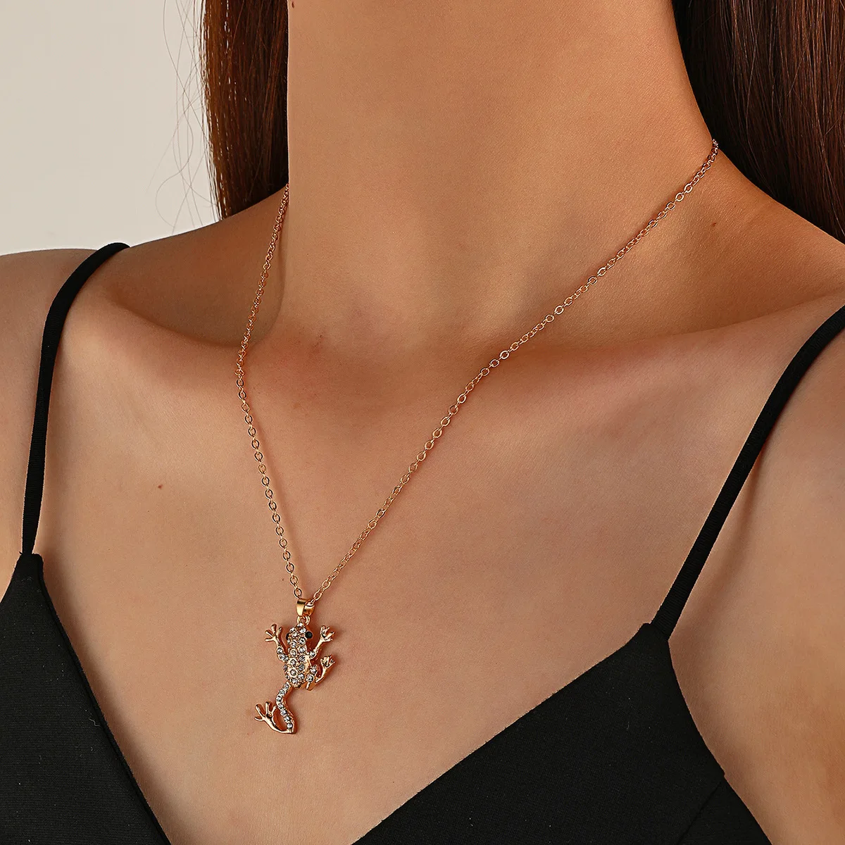 

New Popular Gold-plated Diamond Frog Pendant Necklace for Women Exaggerated Cartoon Animal Long Clavicle Chain Necklace Gift