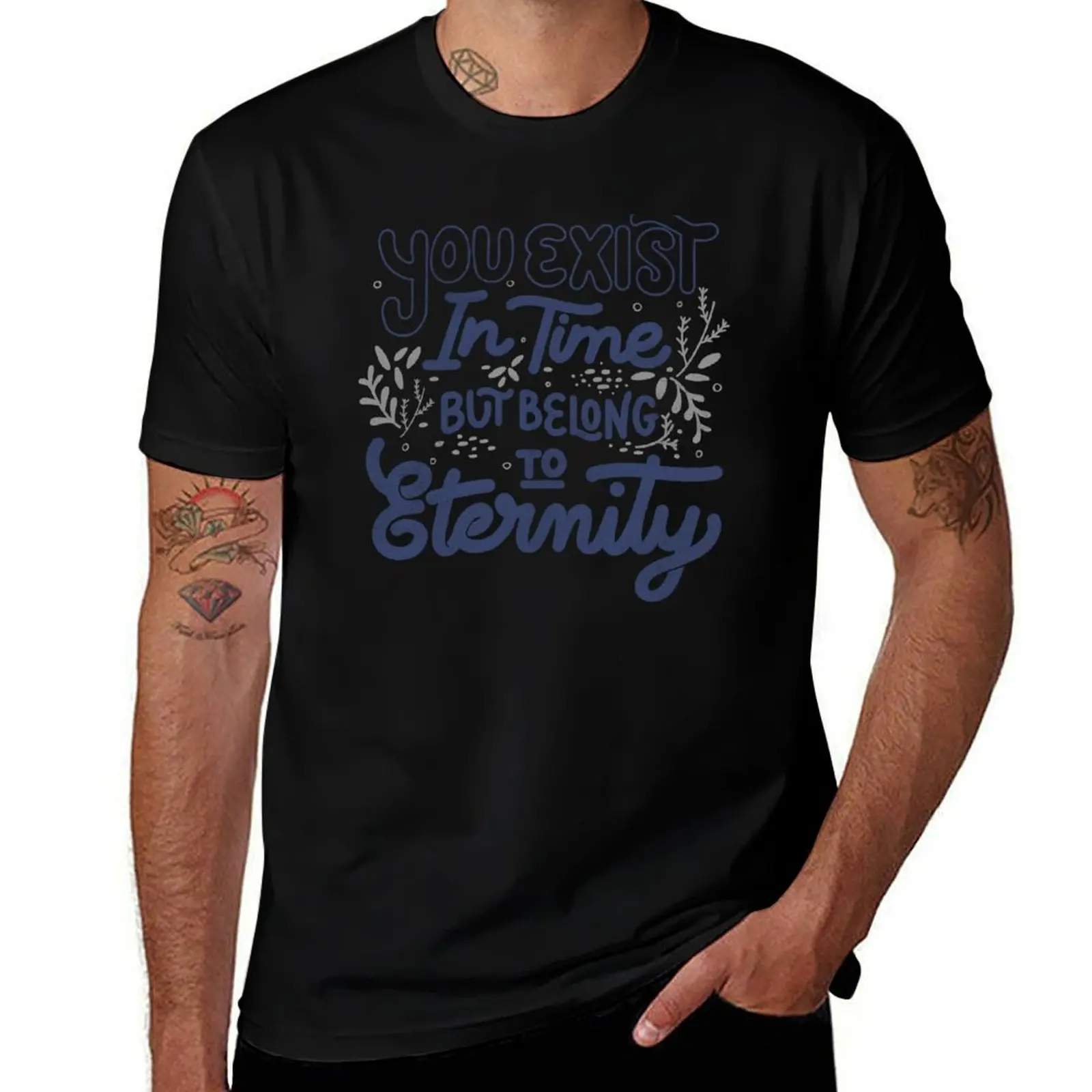 Фото Футболка с модным принтом «You Exist In Time But Belong To Eternity» от Tobe Fonseca №1