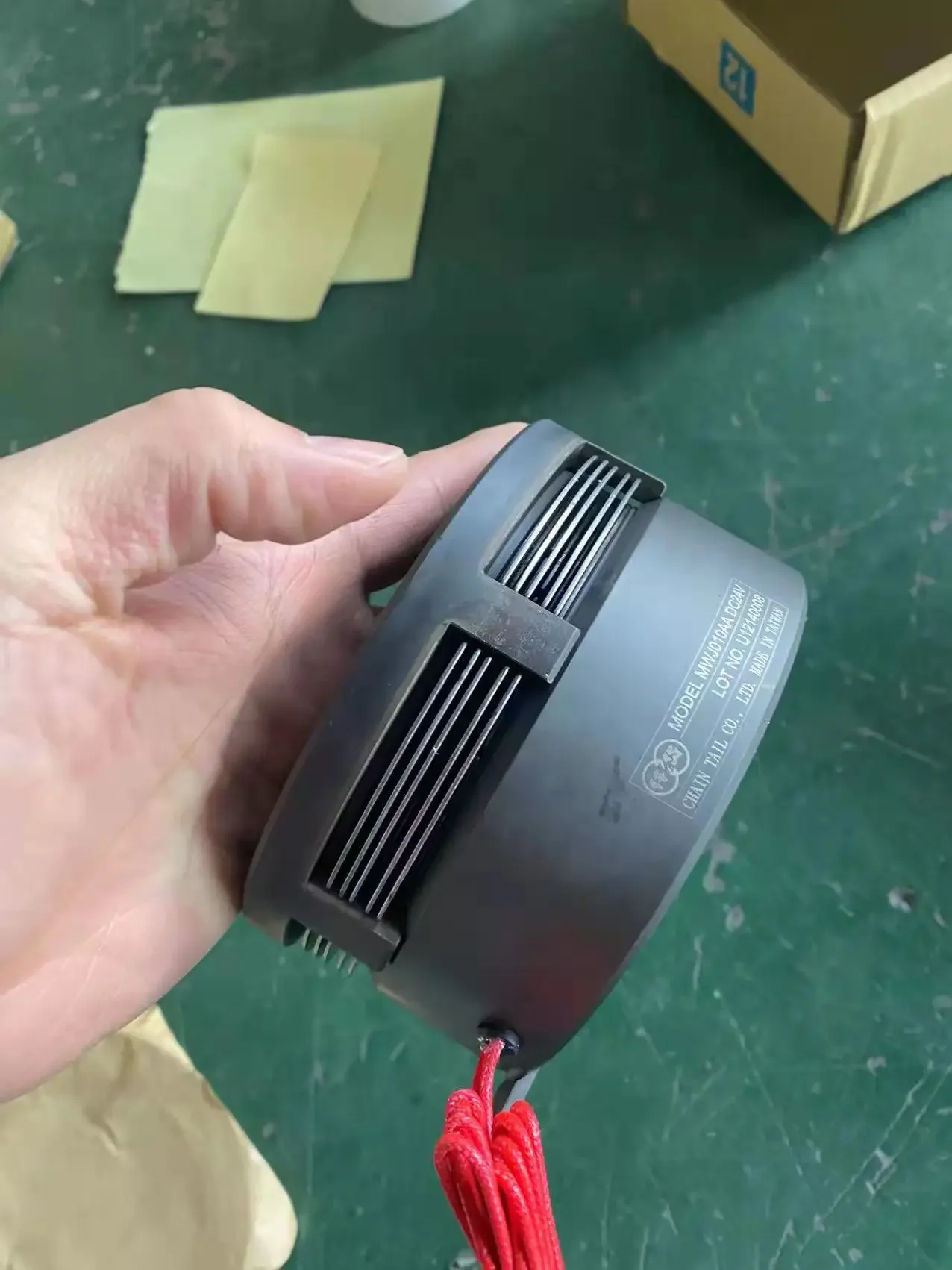 Комбинация электрического магнитного порошкового тормоза с точным откликом для