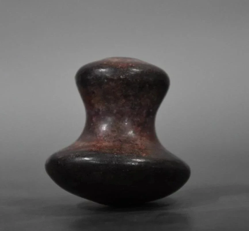 Hongshan культура архаизация черный железный метеорит скульптура массажер статуя