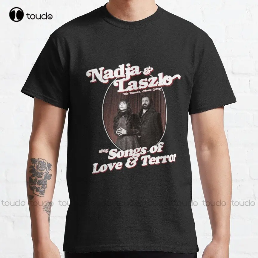 

Классическая футболка Nadja And Laszlo The Human Music Group, поет песни о любви и ужасе, что мы делаем в тени Джеки Дейтона