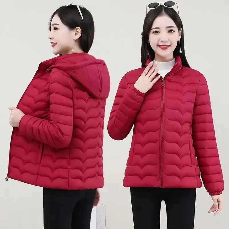 Женская зимняя куртка с капюшоном