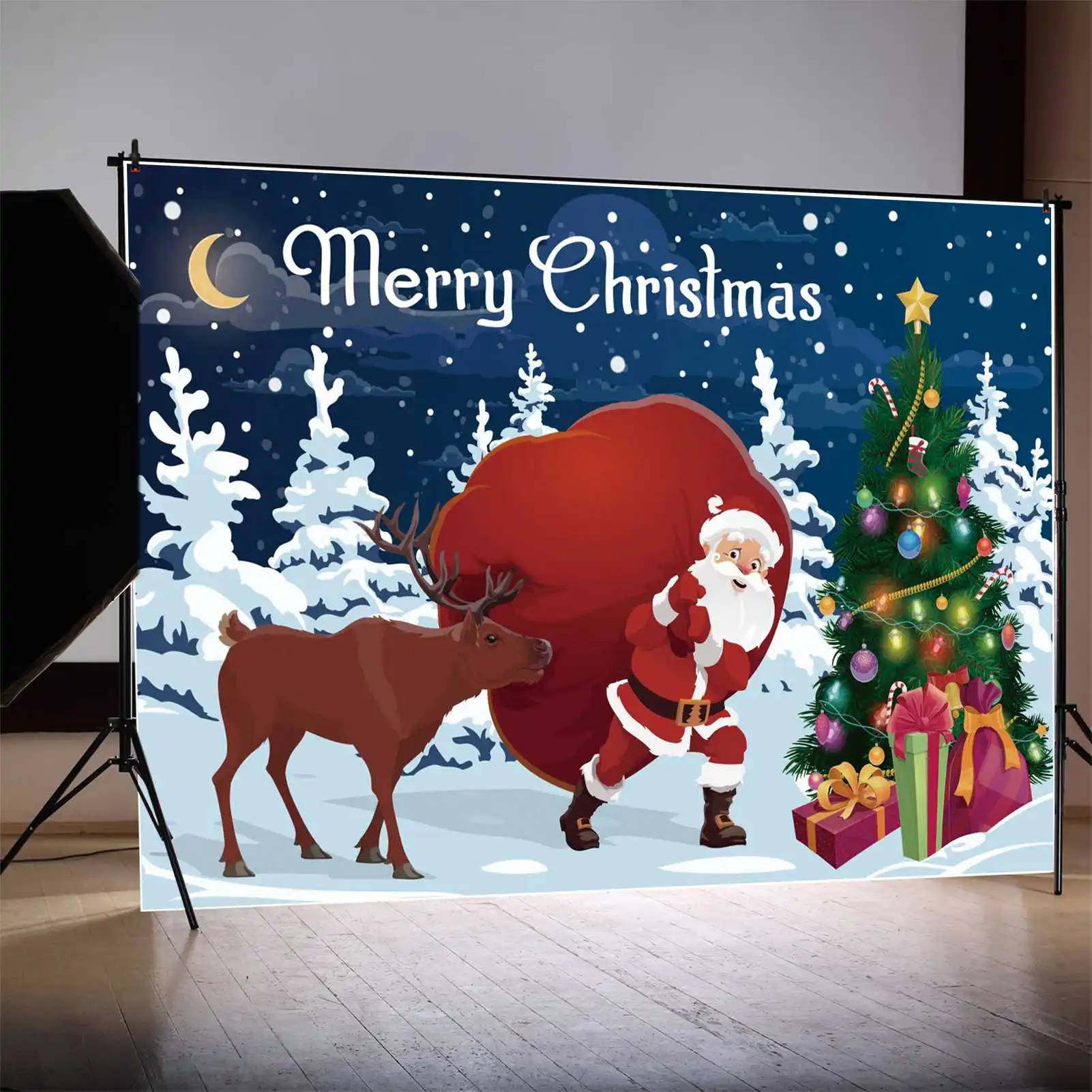 

Фон MOON.QG с надписью "Merry Christmas", "сказочное дерево", "Северный олень", "баннер", синий фон со снежинками, небом, снегом, землей, Подарочная фотокамера