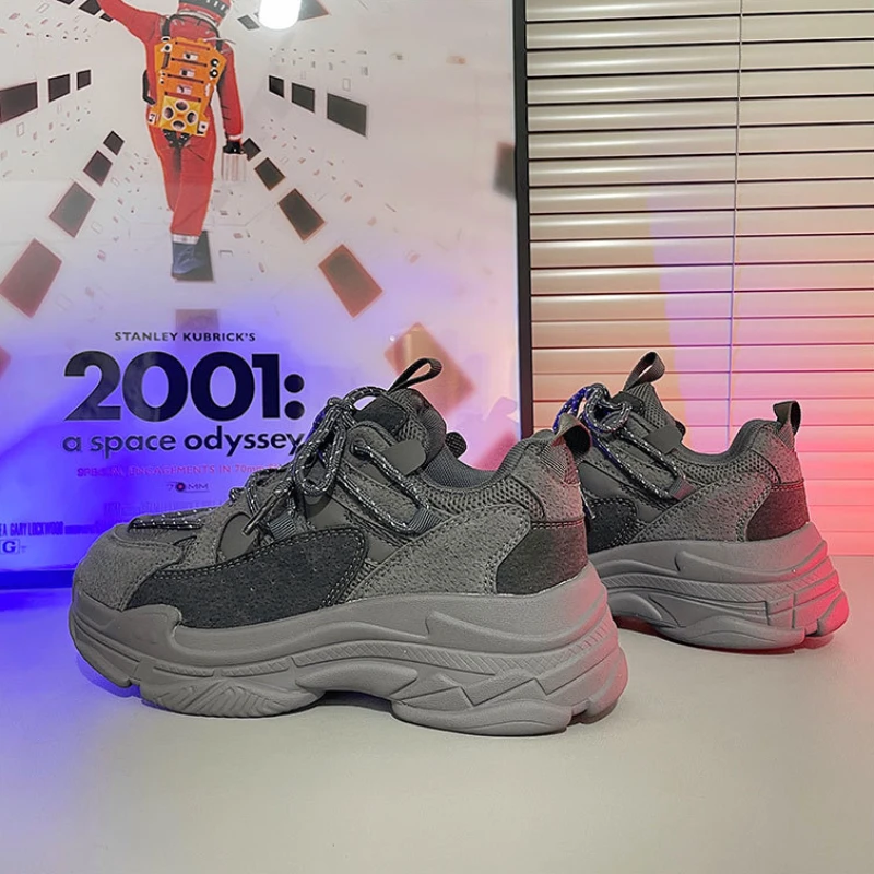 Рисунок 2 - Мужские модные удобные кроссовки на толстой подошве