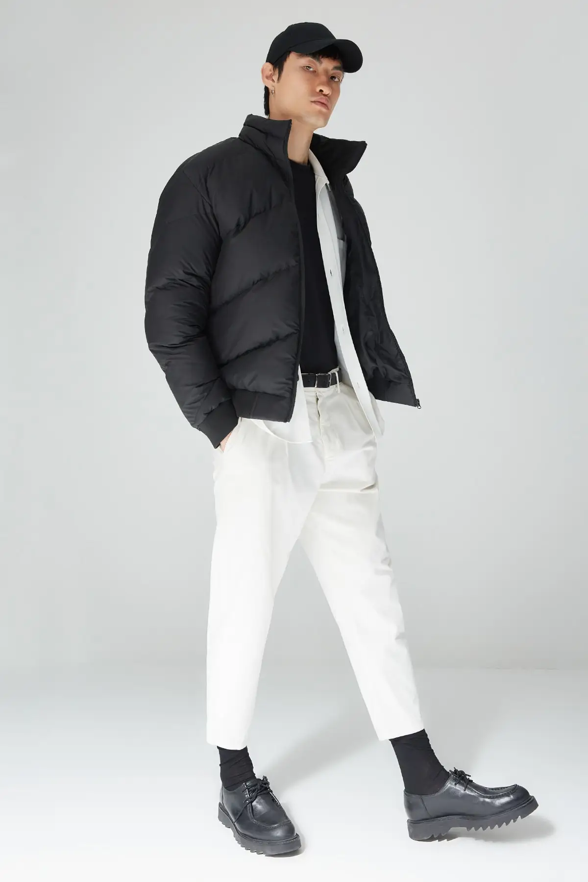 Black Men's Regular Fit Oblique Windproof Jacket TMNAW23MO00073