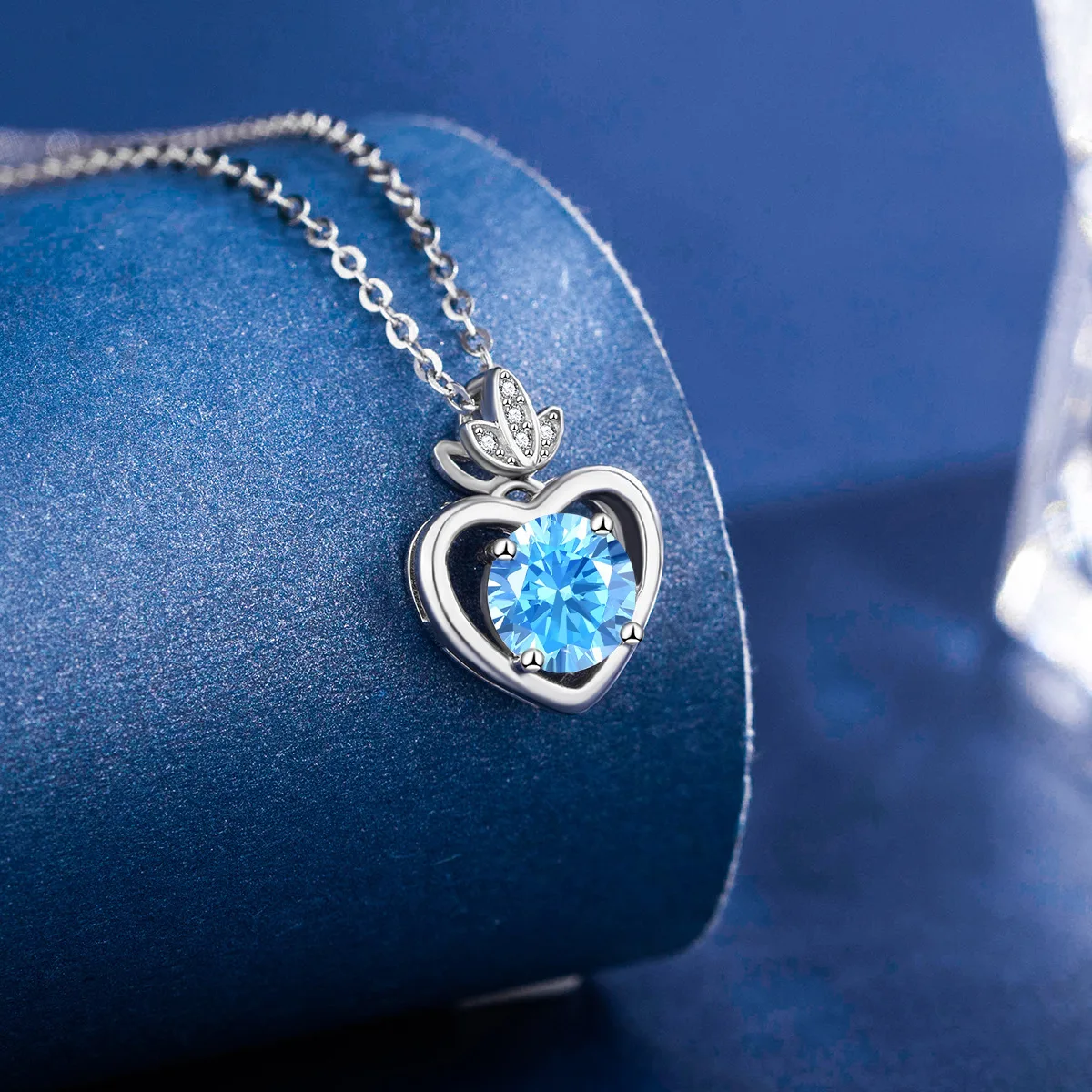

Test Passed Moissanite Diamond Beating Heart Necklace For Women Girls Pendant Neck Chain Forever Love Fine Jewelry