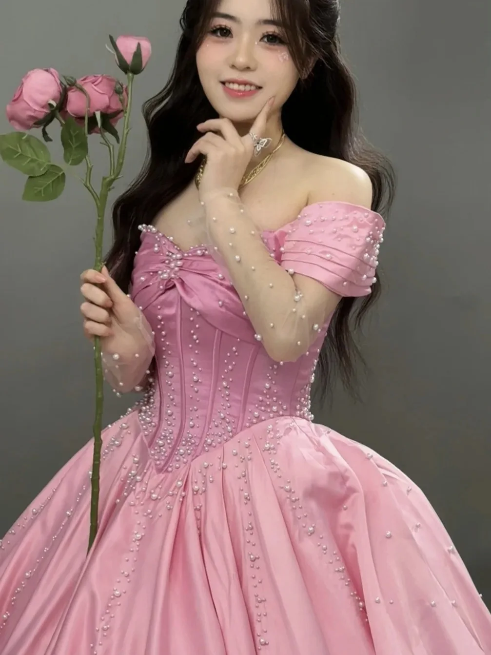 Розовое вечернее платье 15 платьев Quinceanera 2025 милое бальное с открытыми плечами для