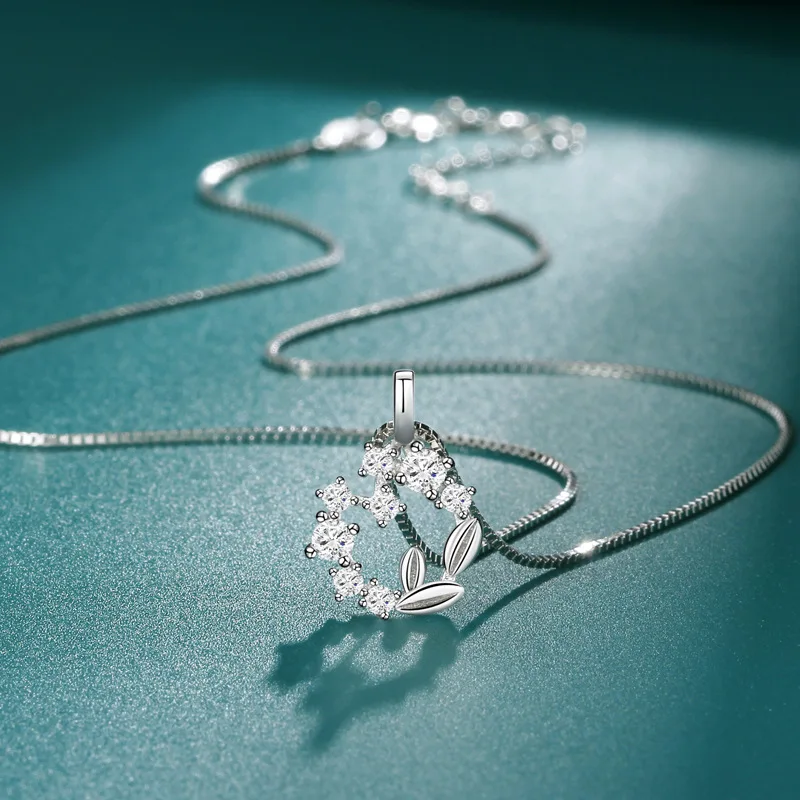 

S925 Sterling Silver Ladies Lucky Garland Pendant Necklace European and American Popular Holiday Gifts