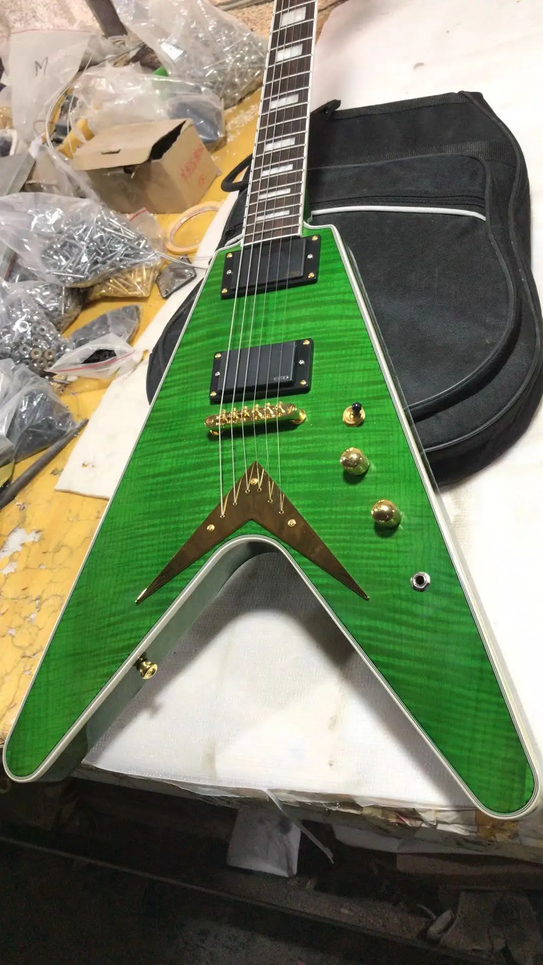 

Oem 6 String Electric Guitar Flame Maple Top Gold Hardware EMG Pickup,Color Green ,Free Shipping