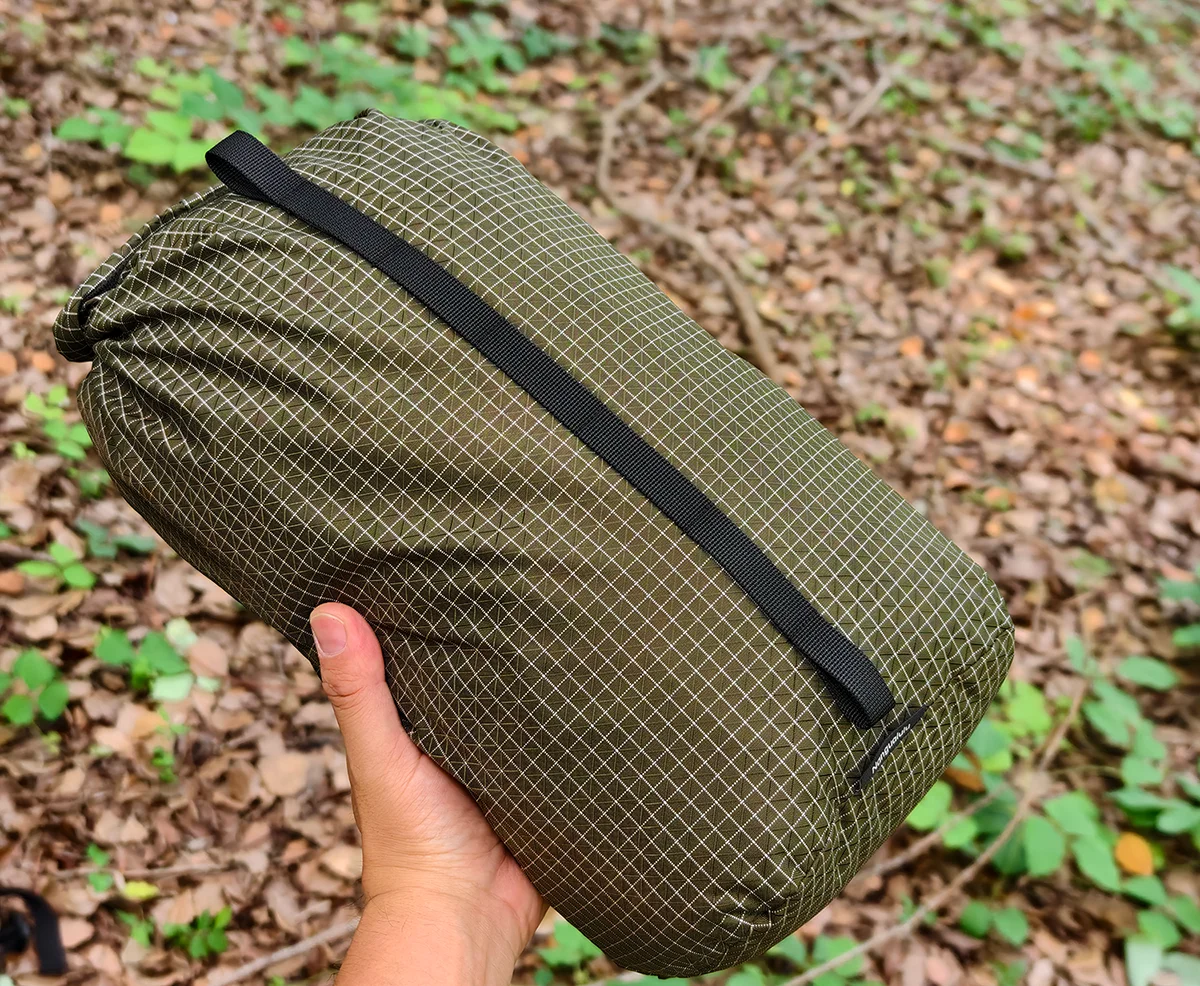 Фото Ультралегкий компрессионный мешок для хранения 70 г, 10 л из Dyneema X-Gripstop с рулонным верхом, пряжкой DuraFlex, водонепроницаемый, для кемпинга, походов, путешествий №3