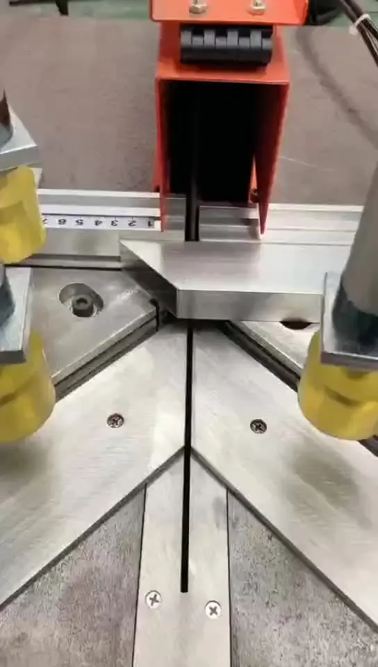 Высококачественная машина для резки алюминия Qingke 45 градусов