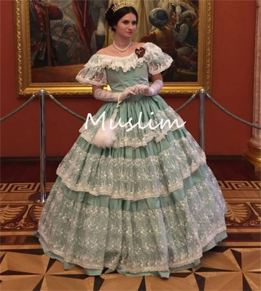 Зеленое платье для выпускного вечера в стиле Ренессанс 1860-х годов французская