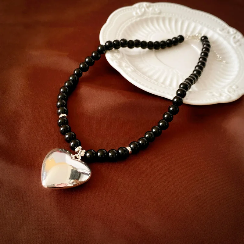 

Acrylic Beaded Metal Heart Necklace Hip Hop Sweater Clavicle Chain Necklace