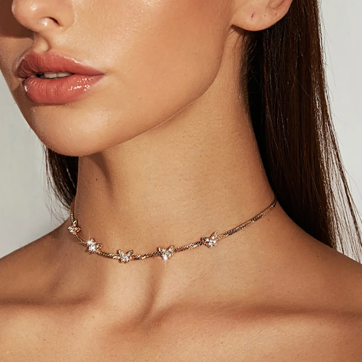 

Micro inlaid fashion geometric single layer Necklace feminine short snake bone chain small butterfly necklace