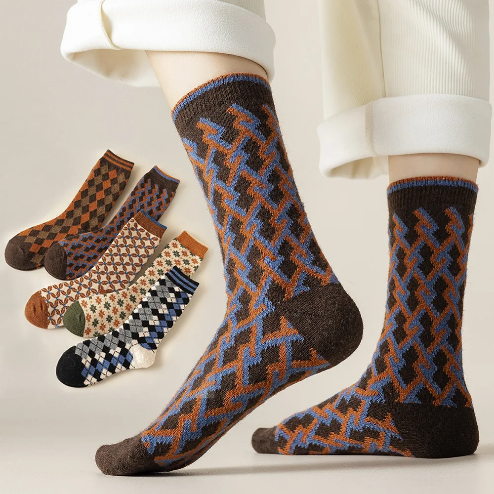 

Qisin Long Socks Women Fashion Winter Cold Resistance Keep Warm Wool Sock Thick Geomeric Patterns Korean Luxury Socken Calze