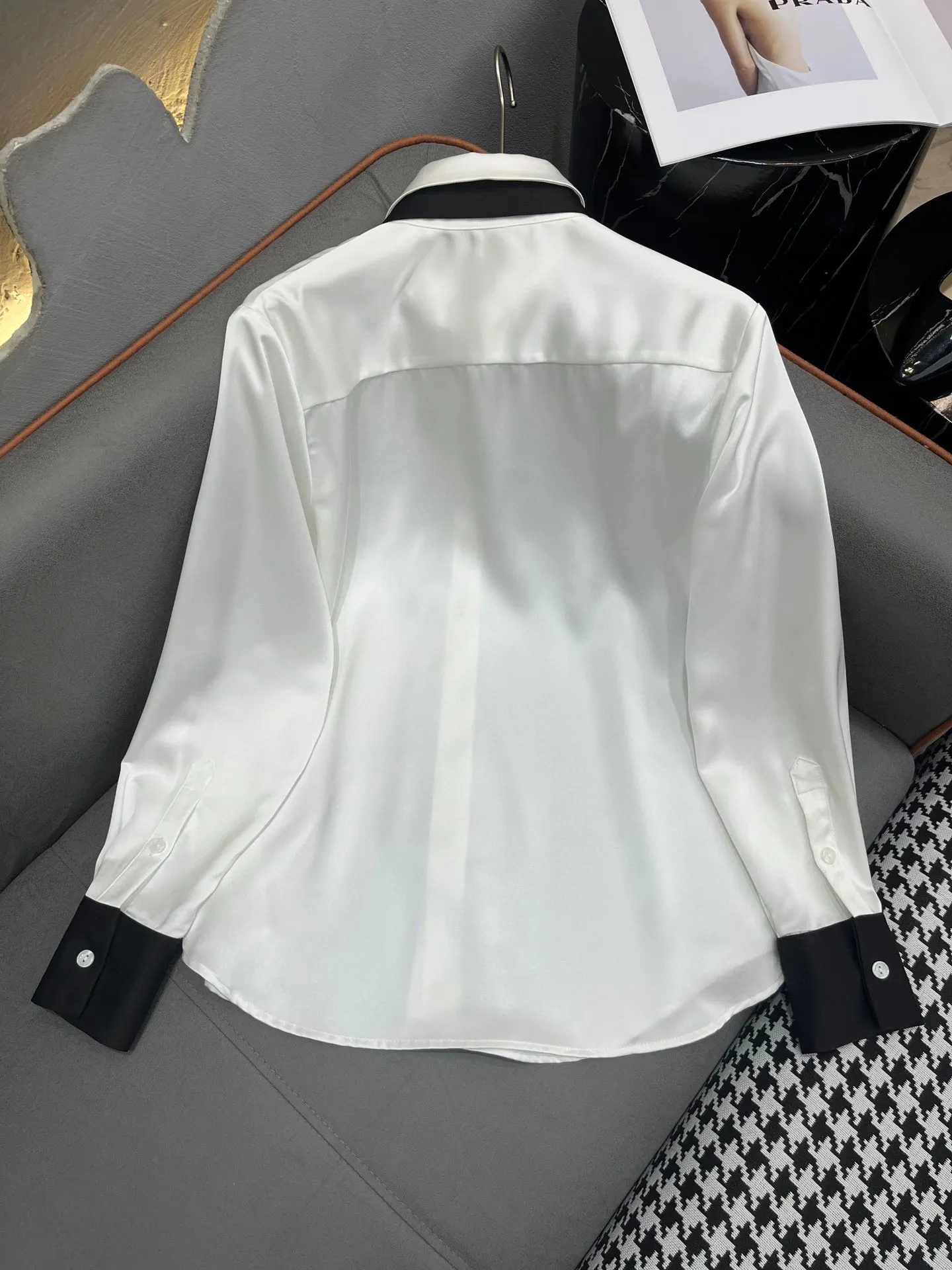 

2023 new women's shirt long sleeve shirt tie classic triangle tag trim