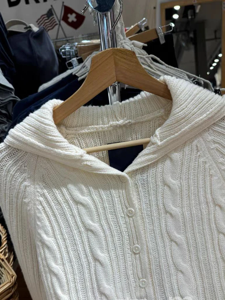 Женский полиэстеровый пуловер NameIsNotDefined бежевого цвета