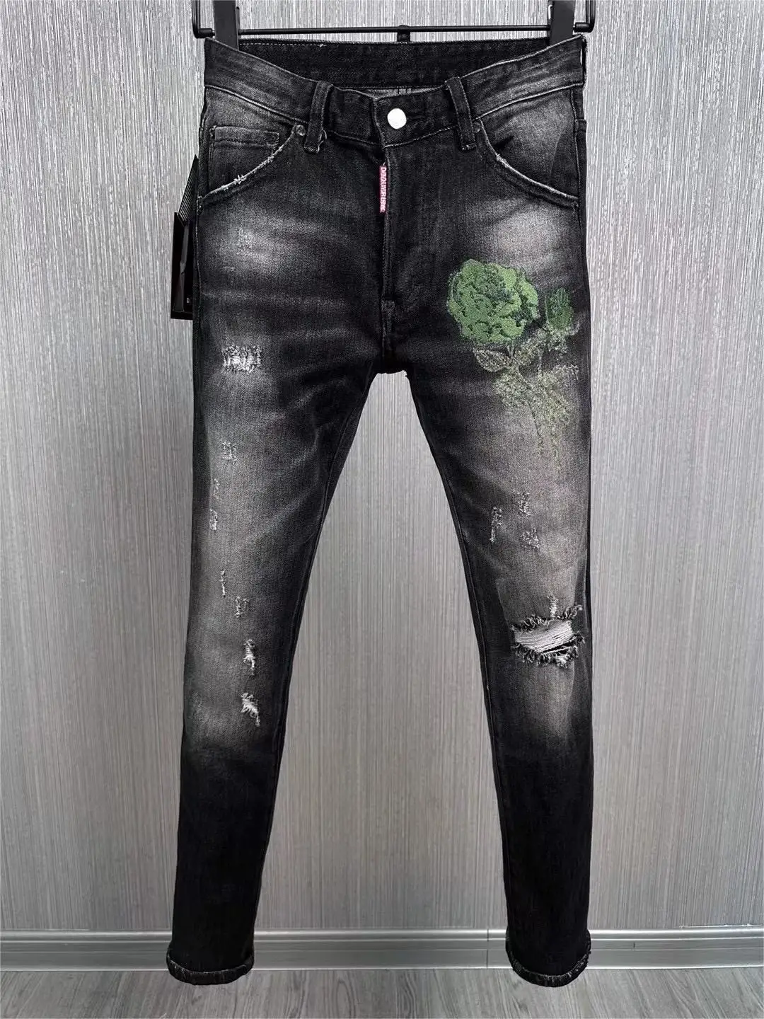 

2023 new fashion tide brand men's washing worn out torn paint locomotive jeans 9879