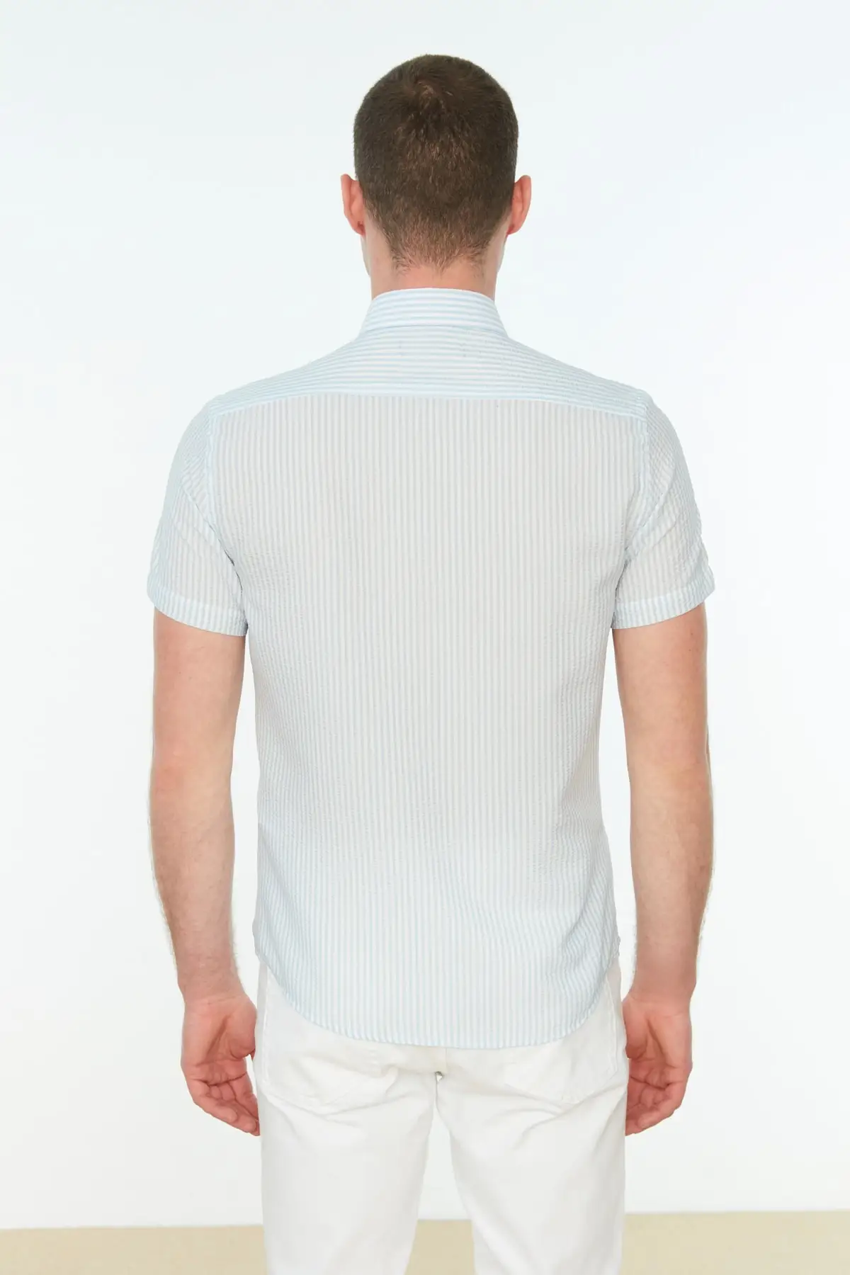 

Мужская приталенная рубашка с воротником в полоску go0271