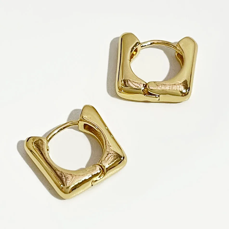 

Peri'sBox 2 Designs Gold Color U Shape Thin Chain Earrings Chunky Circle Geometric Earrings for Women Minimalist Hoop Earrings