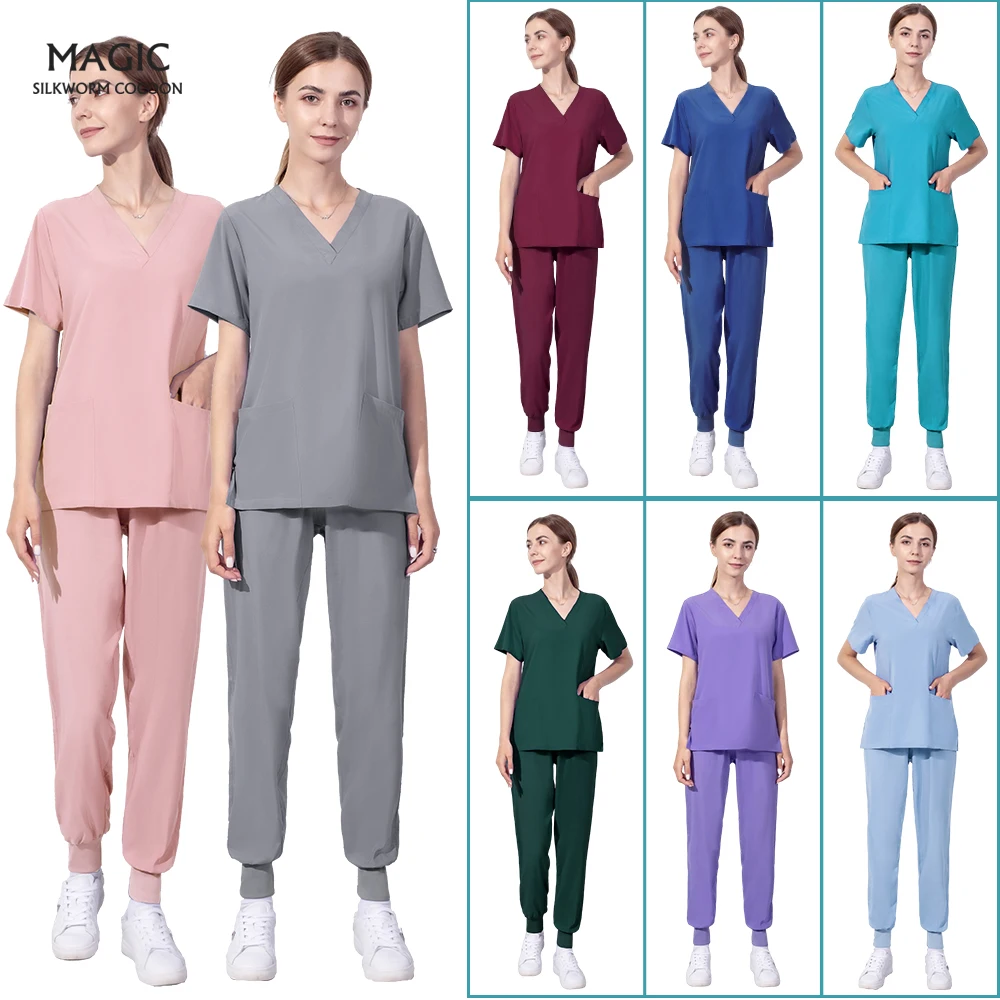 Toptan moda bodur takım elbise hastane üniforması Set düz renk Unisex cerrahi önlük cep v-yaka Scrubs seti kadınlar Joggers için