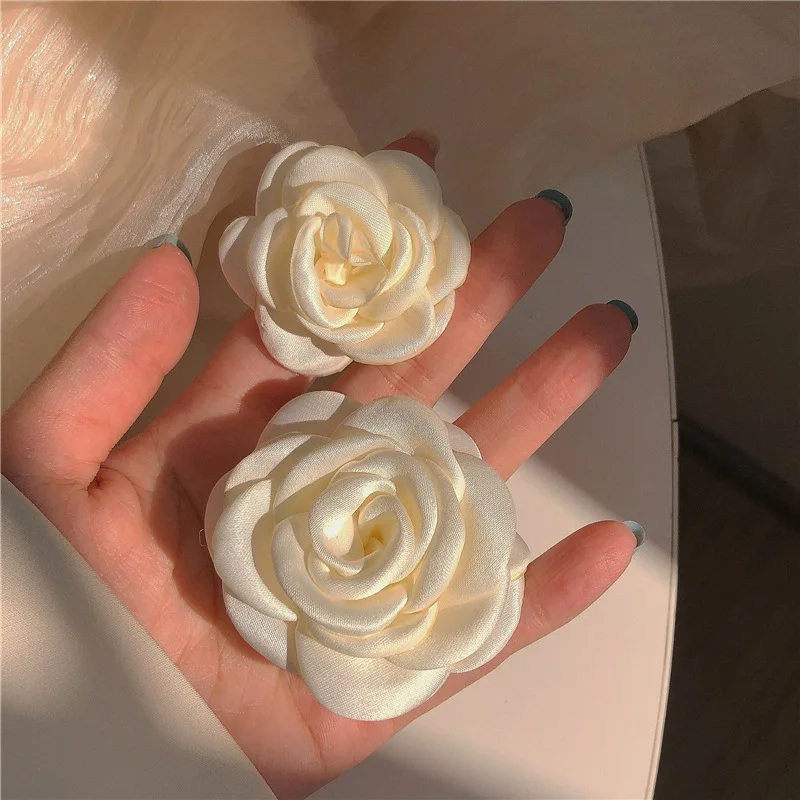 

Creamy Camellia Brooch Pins Hair Barrettes For Women Girls Cute Brooch Lapel Pins Sweater Shawl Cardigan Dresses Clips