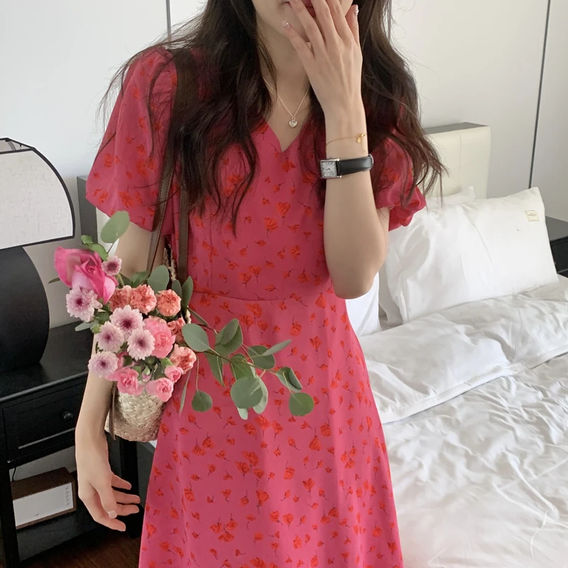 

Женское длинное платье с V-образным вырезом, цветочным принтом и поясом, сарафан средней длины с пышными рукавами и зауженной талией, лето 2022