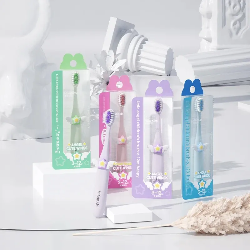 Детская зубная щетка с мягкой щетиной для детей 3-12 лет двойное растительное