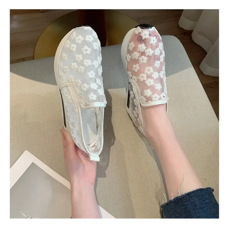 Кроссовки женские слипоны с цветочной вышивкой кроссовки-маффины Bloemenborduurwerk