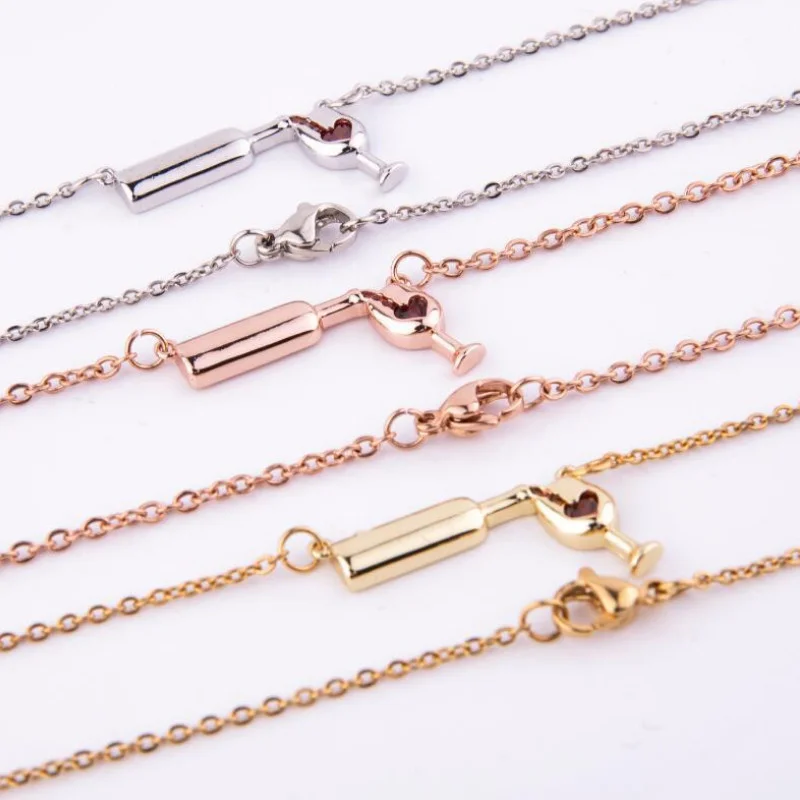 Простое ожерелье с цепочкой до ключицы в стиле панк сердцем и бутылкой красного