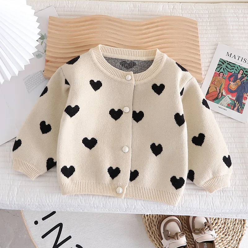Свитер для девочек с милым рисунком сердечек весеннее пальто детская одежда
