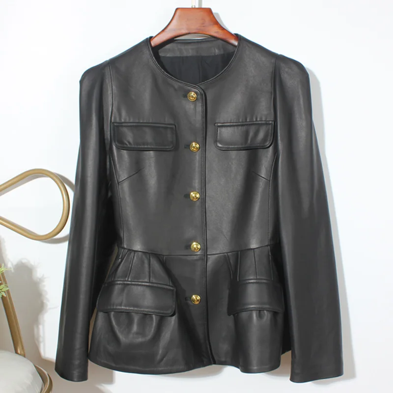 

Женская куртка из натуральной овечьей кожи с круглым вырезом и карманами