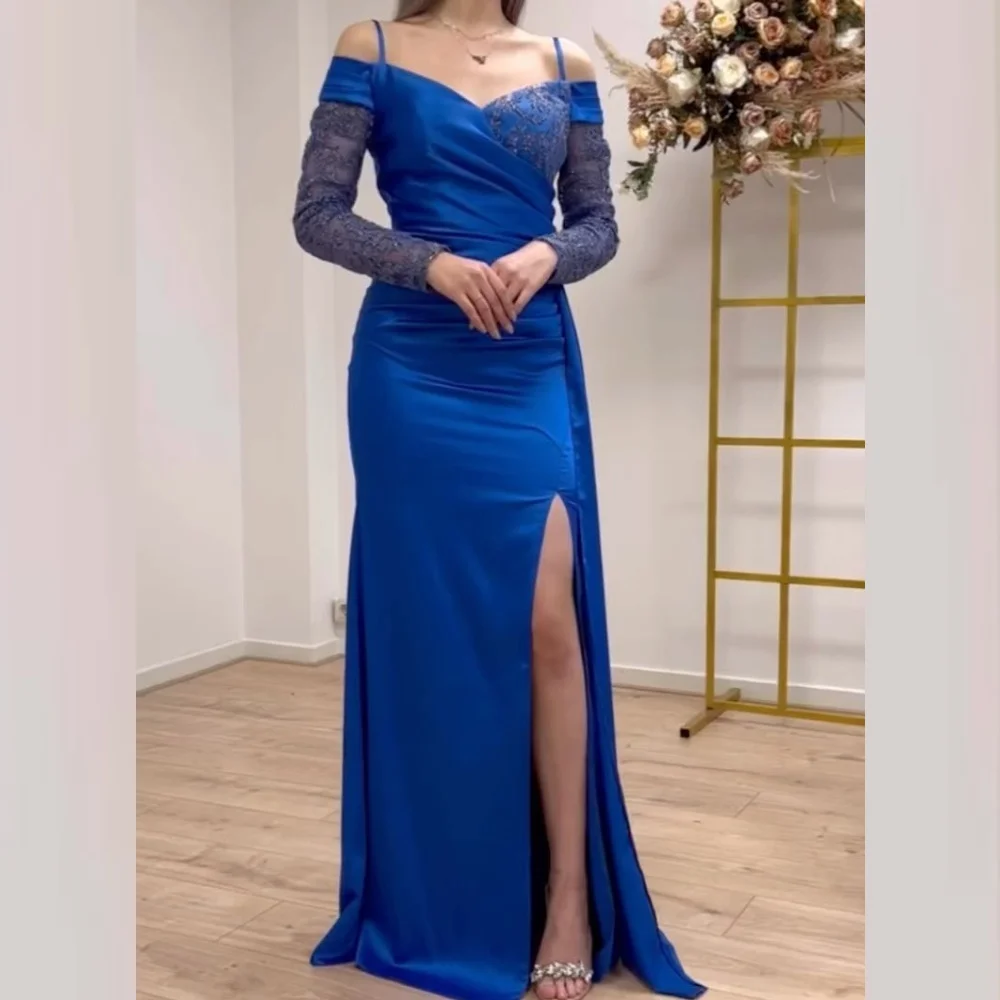 

Женское вечернее платье со шлейфом, с открытыми плечами