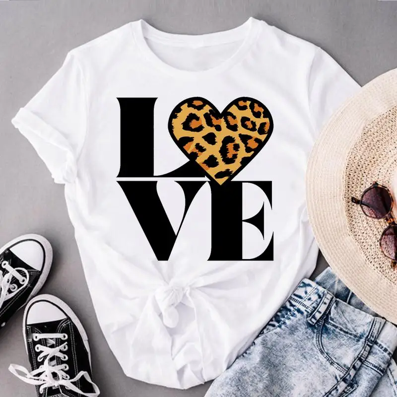 

Женская леопардовая футболка с коротким рукавом и надписью Love