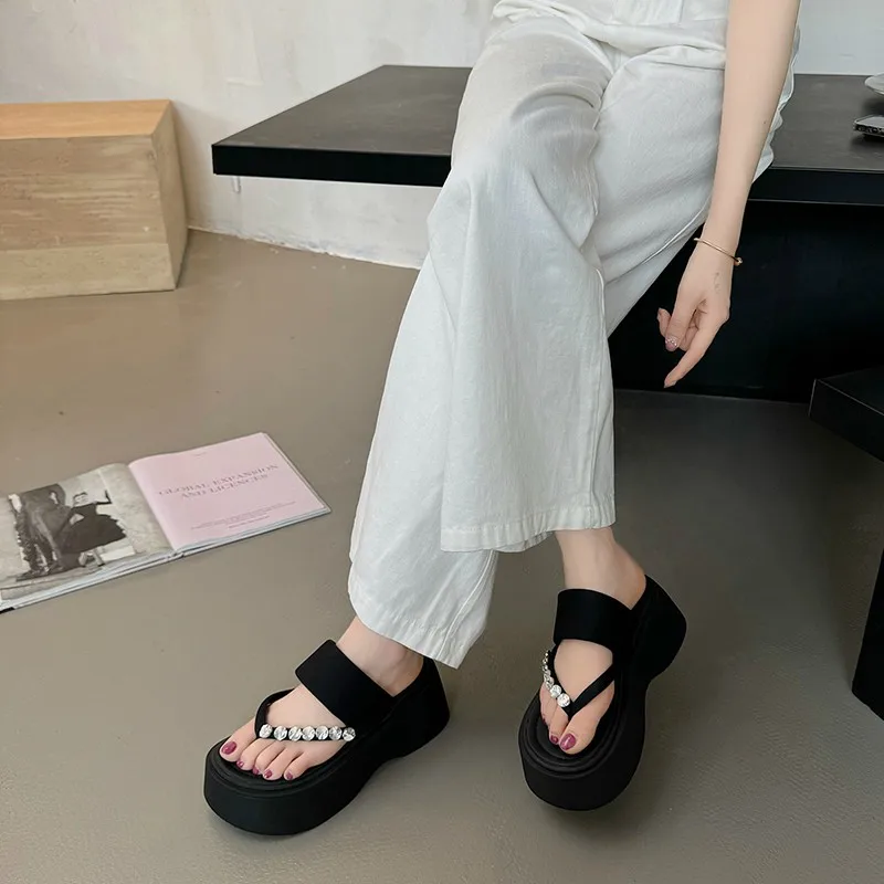 Тапки женские на платформе роскошные сланцы пляжная обувь блестящие