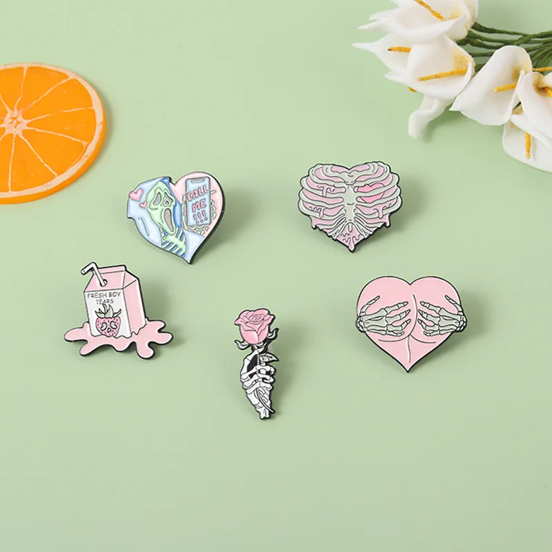 Женская эмалированная брошь в виде розового цветка