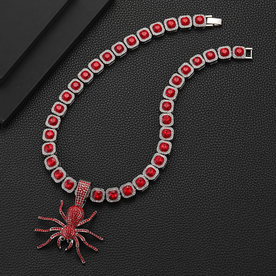 Ожерелье Человек-паук на шею для женщин