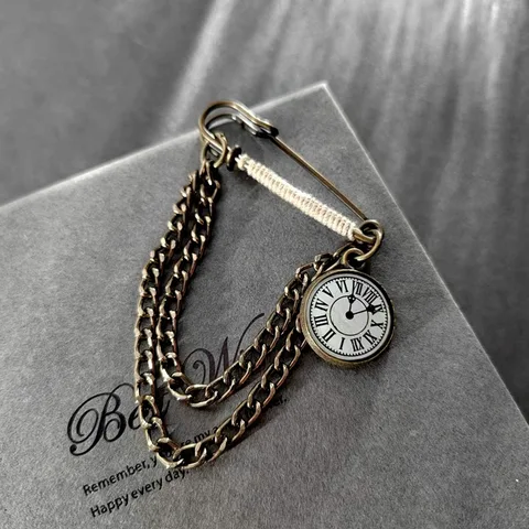 Металлические броши в форме часов