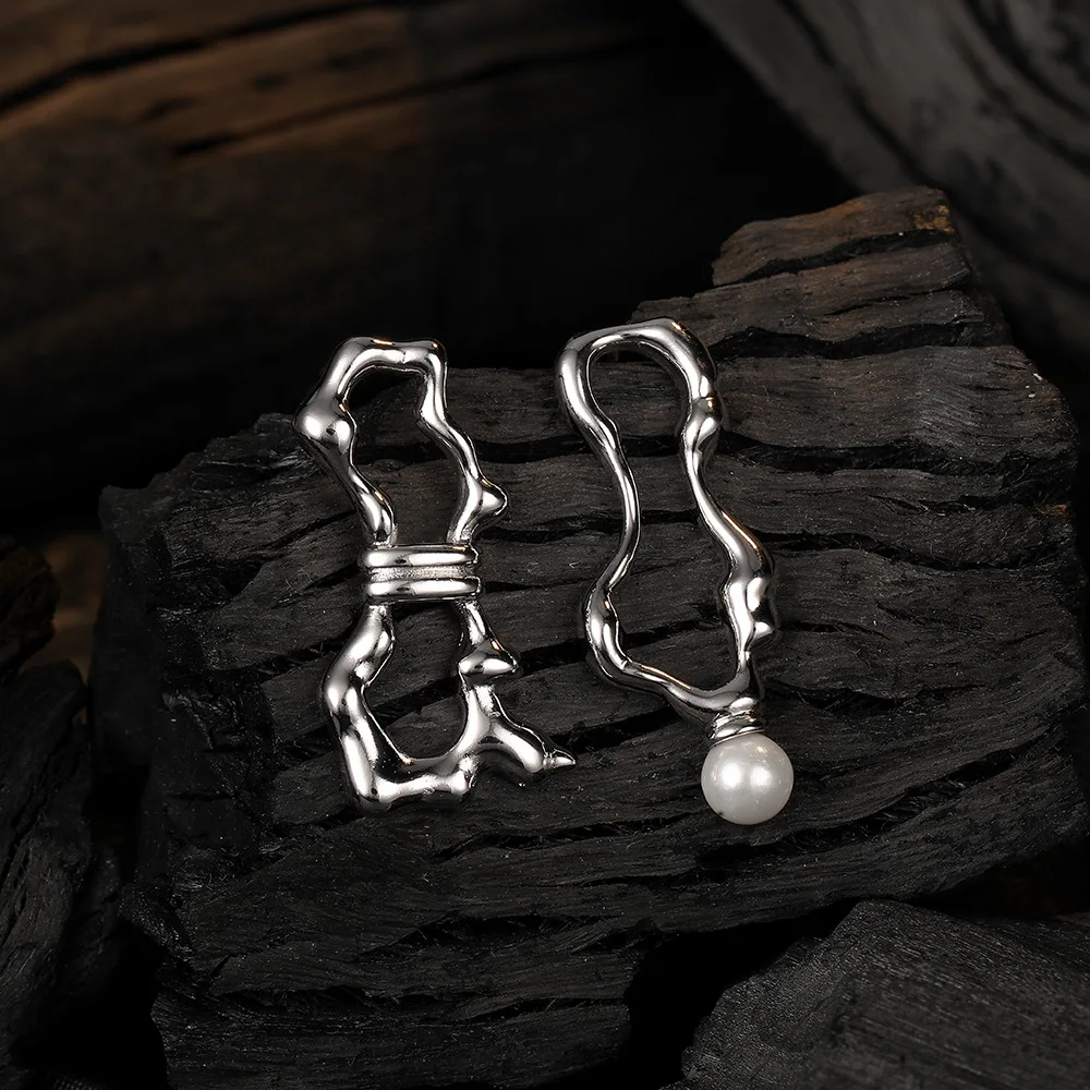 Irregular Hollow-out Stud Earrings Long Shell Beads Geometric Bow Earrings Minimalist Jewelry